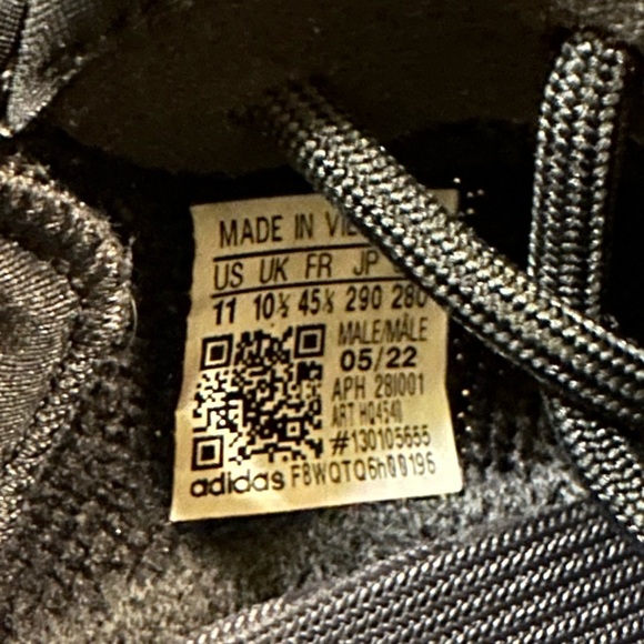 Yeezy Boost 350 V2 “Onyx” men’s size 11 - Picture 2 of 5